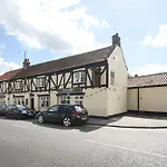 לינה וארוחת בוקר The Southgate